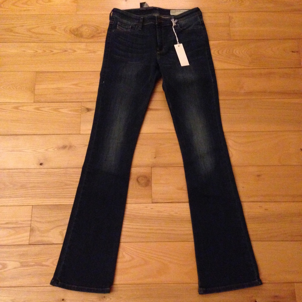 NWT Diesel Doris boot jeans Sz 28